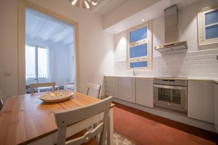 Alquiler mensual amplio piso en la Ciutat vella