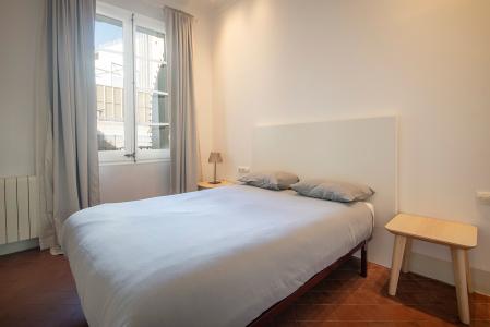 Alquiler mensual amplio piso en la Ciutat vella