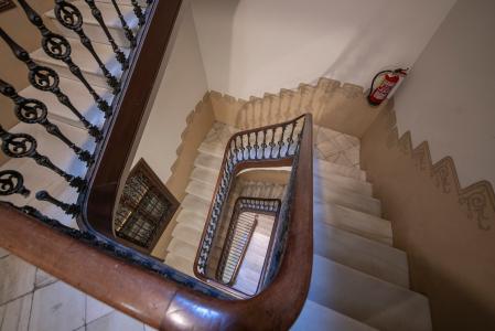 Alquiler mensual amplio piso en la Ciutat vella