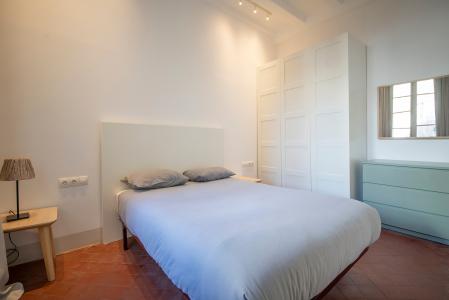 Alquiler mensual amplio piso en la Ciutat vella