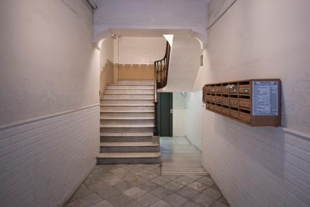 Alquiler mensual amplio piso en la Ciutat vella