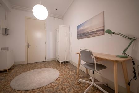 Alquiler mensual amplio piso en la Ciutat vella