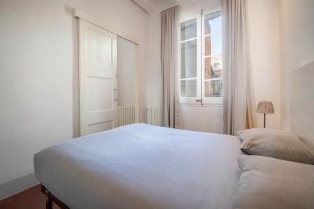 Alquiler mensual amplio piso en la Ciutat vella