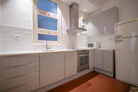 Alquiler mensual amplio piso en la Ciutat vella