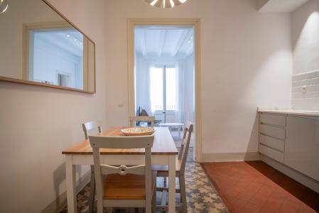 Alquiler mensual amplio piso en la Ciutat vella