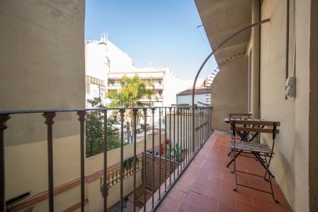 Alquiler mensual amplio piso en la Ciutat vella