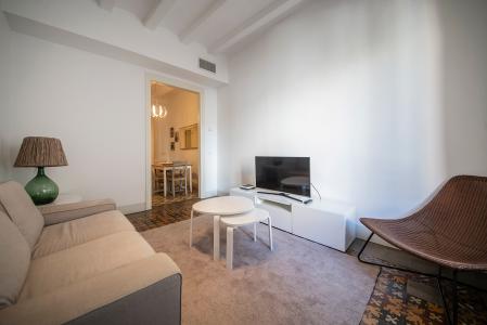 Alquiler mensual amplio piso en la Ciutat vella