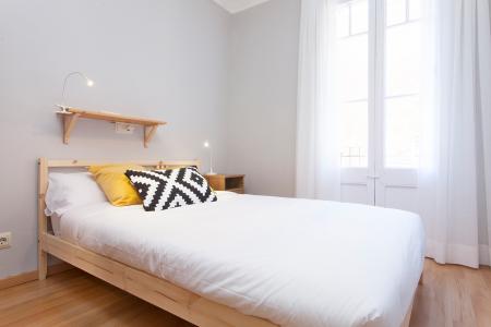 Alquiler piso 2 hab. y balcón en c/ Vallespir con Novell