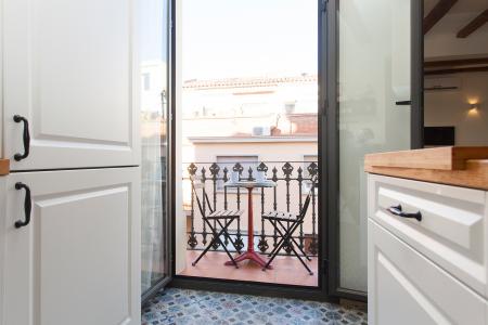 Luminoso piso con 2 hab y acogedor balcón en Poble Sec