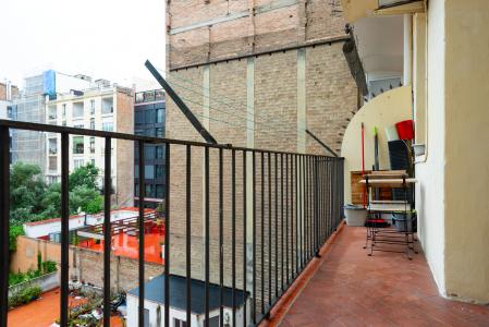 Hermoso piso con balcón en pleno centro