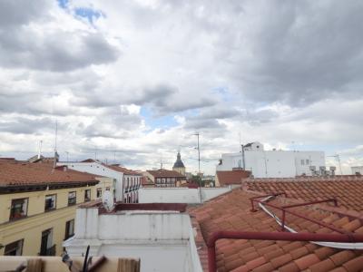 Atico cálido de alquiler temporal en c/La Ruda cerca de la Plaza Mayor