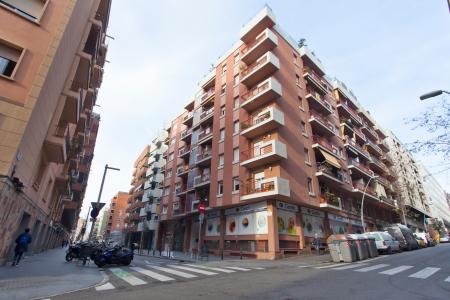 Amplio piso en alquiler en Carrer de la Legalitat