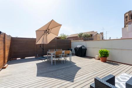 Piso con una gran terraza en El Gòtic