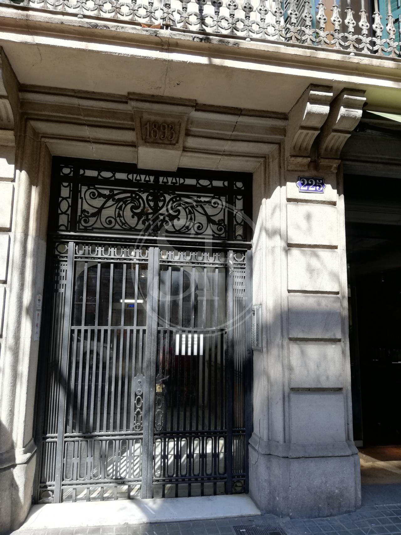 Local for sale in Barcelona Valencia - Rambla Catalunya