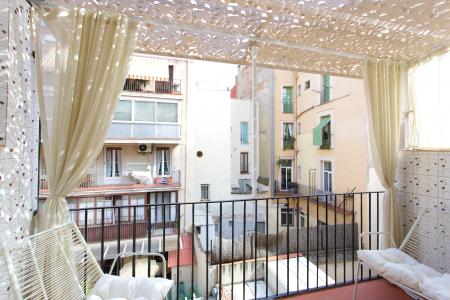 Inmueble de 111m² con 2 Habitaciones Dobles y Balcón en Ciutat Vella
