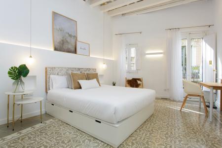 Inmueble de 111m² con 2 Habitaciones Dobles y Balcón en Ciutat Vella