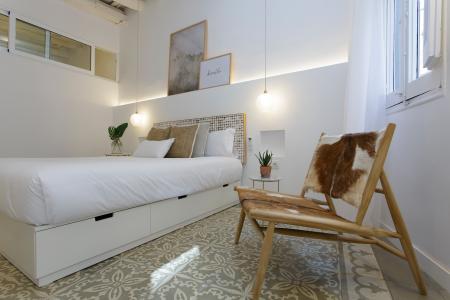 Inmueble de 111m² con 2 Habitaciones Dobles y Balcón en Ciutat Vella