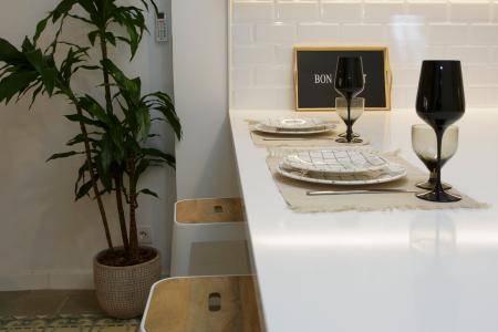 Inmueble de 111m² con 2 Habitaciones Dobles y Balcón en Ciutat Vella