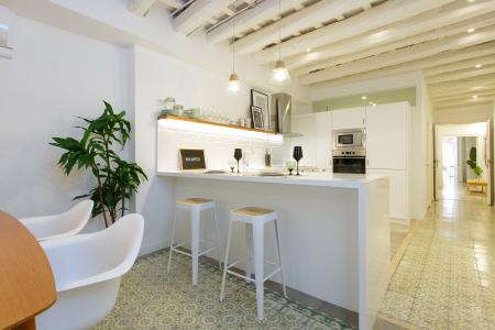 Inmueble de 111m² con 2 Habitaciones Dobles y Balcón en Ciutat Vella