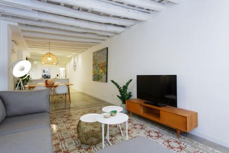 Inmueble de 111m² con 2 Habitaciones Dobles y Balcón en Ciutat Vella