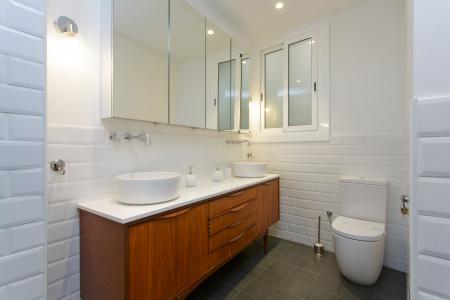 Inmueble de 111m² con 2 Habitaciones Dobles y Balcón en Ciutat Vella