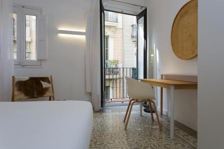 Inmueble de 111m² con 2 Habitaciones Dobles y Balcón en Ciutat Vella