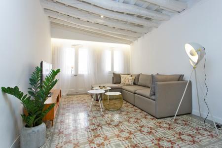 Inmueble de 111m² con 2 Habitaciones Dobles y Balcón en Ciutat Vella