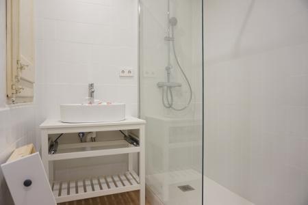 Apartment for Rent in Barcelona Passatge De Les Cinc Torres - Deu I Mata