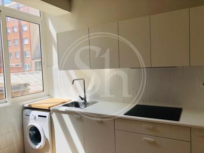 Appartamento in Affitto a Barcelona Passatge De Les Cinc Torres - Deu I Mata