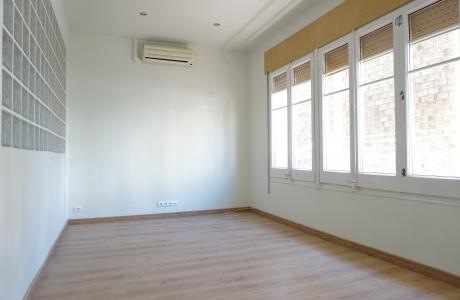 Appartamento in Affitto a Barcelona Passatge De Les Cinc Torres - Deu I Mata