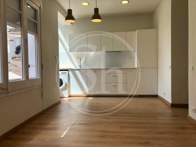 Appartamento in Affitto a Barcelona Passatge De Les Cinc Torres - Deu I Mata