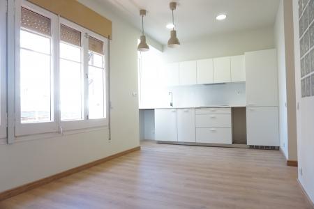 Appartamento in Affitto a Barcelona Passatge De Les Cinc Torres - Deu I Mata