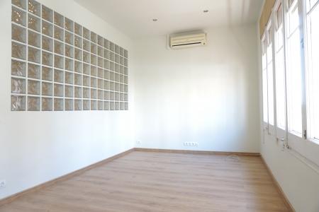 Appartamento in Affitto a Barcelona Passatge De Les Cinc Torres - Deu I Mata