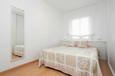 Appartement te huur in Barcelona Llança - Av. Roma (til December 17th Only)