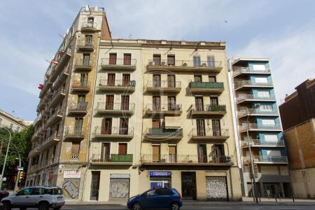 Apartamento en alquiler temporal con habitación doble y balcón en Eixample