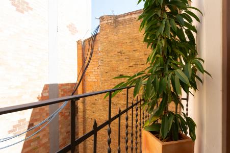 Apartamento en alquiler temporal con habitación doble y balcón en Eixample