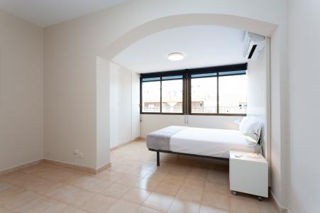 Appartement te huur in Barcelona Casanova - Consell De Cent