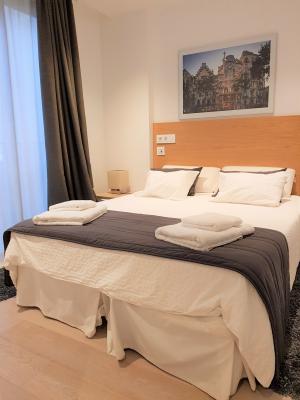 Duplex for Rent in Barcelona Casanova - Mallorca