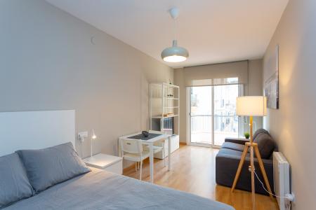 Estudio con cama doble y un precioso balcón en Sarrià