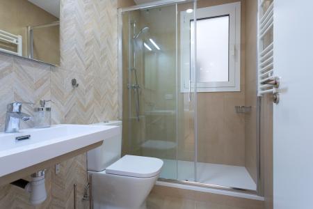 Piso con terraza y 2 dormitorios en Sants