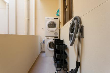 Piso con terraza y 2 dormitorios en Sants