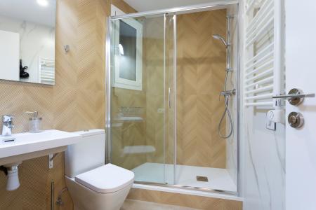 Piso con terraza y 2 dormitorios en Sants