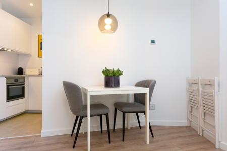 Piso con terraza y 2 dormitorios en Sants