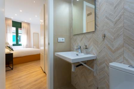 Piso con terraza y 2 dormitorios en Sants