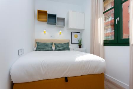 Piso con terraza y 2 dormitorios en Sants