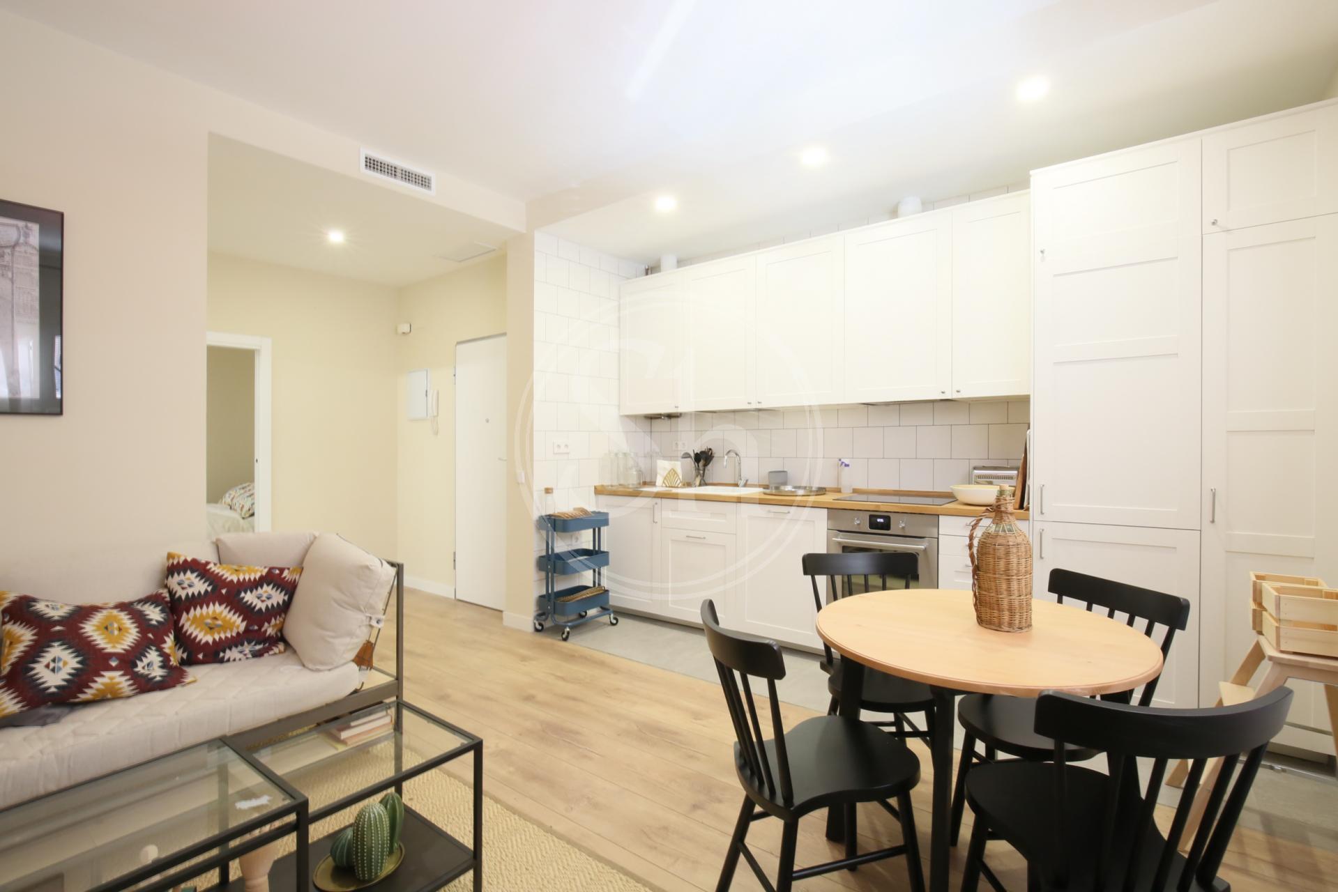 Apartamento cálido de alquiler en c/ Covarrubias cerca de la Plaza del Dos de Mayo