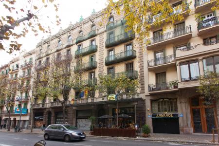 Si affitta appartamento arredato in via Aribau