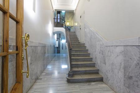Si affitta appartamento arredato in via Aribau
