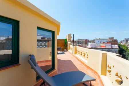 Ático de alquiler en la Dreta del Eixample con terraza