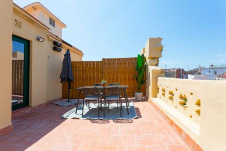 Ático de alquiler en la Dreta del Eixample con terraza